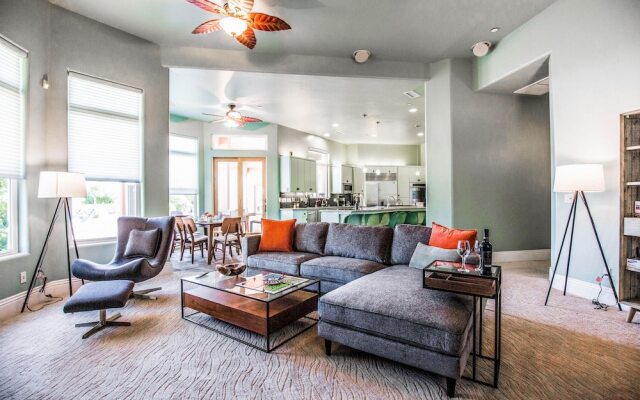 The Mermaid by AvantStay | Prvt Estate w/Swim-Up Bar, Volleyball Crt | Sleeps 14