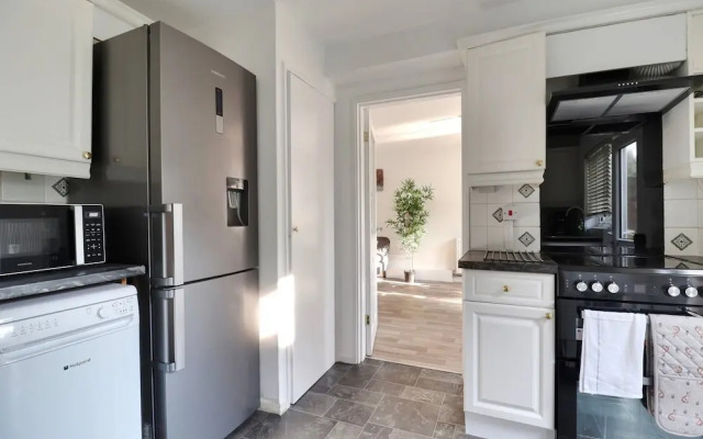 Skyvillion - Valley Way - 3bed House In Stevenage