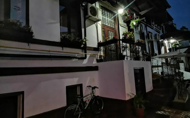 Joe Hostel