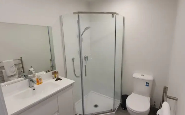 Cheerful 3BR Home - Free WiFi & Netflix