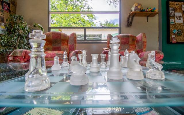 Mundaka Hostel y Bar - Adults Only
