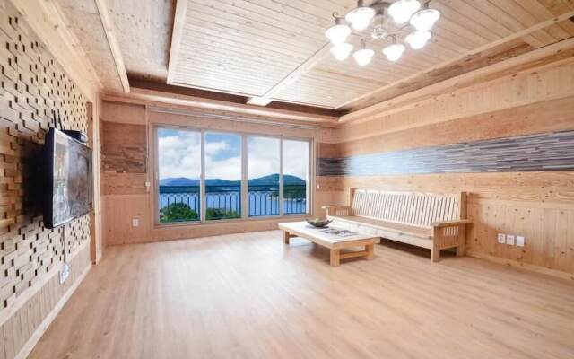 Yeosu Sea and Starnight Pension