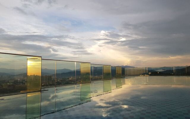 Ekocheras Suite
