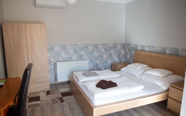 Hunyadi Panzió- Apartmanház