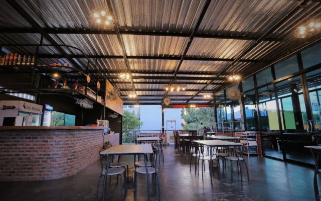 Baan Chang Hotel & Coffee House