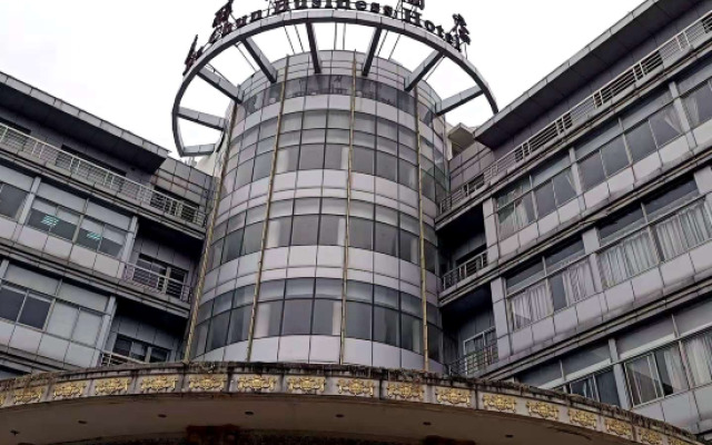 Jinchun Business Hotel (northeast gate)