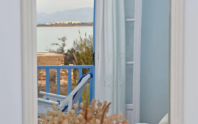 Tarsa Studios & Apartments