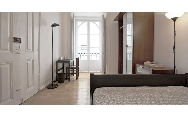 Locals Hostel & Suites
