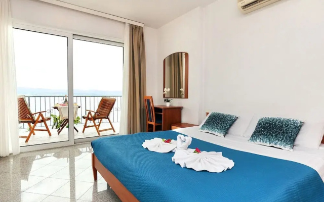 Splendid Beachfront Medveja Apartments
