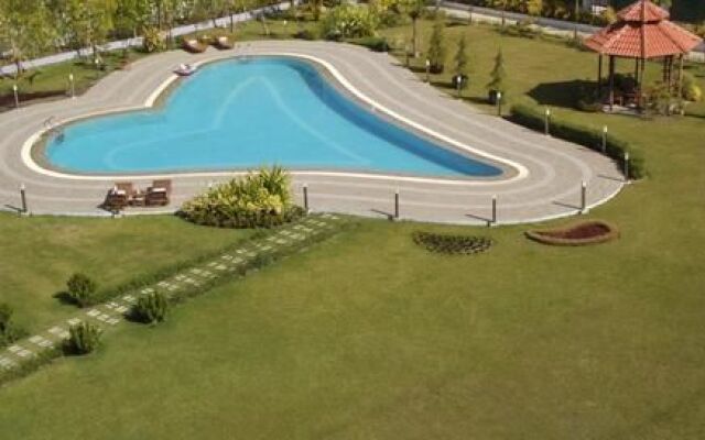 Famous Parami Hotel