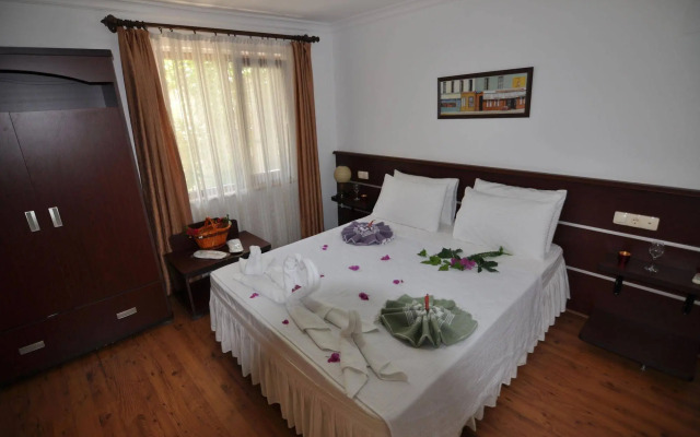 Longhouse Inn Hotel