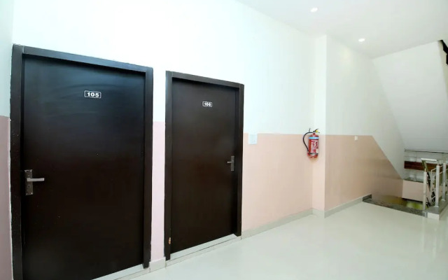 Hotel R2d by OYO Rooms