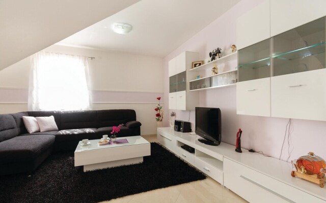 Stunning Home in Rovinjsko Selo With Wifi and 2 Bedrooms