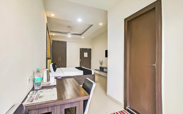 Super OYO Townhouse OAK The Platinum Studio 50