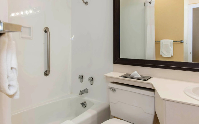 Quality Inn Conference Center Logansport