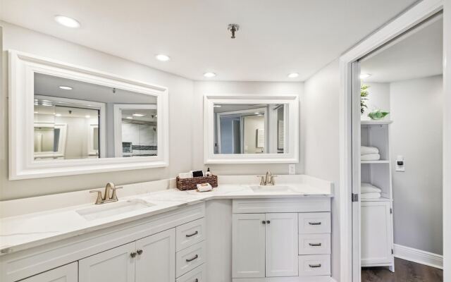 Inlet Reef 210 2 Bedroom Condo by RedAwning