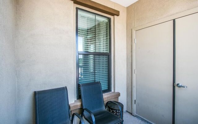 Rooftop Pool, Views, Close to Shops & Dining C4427