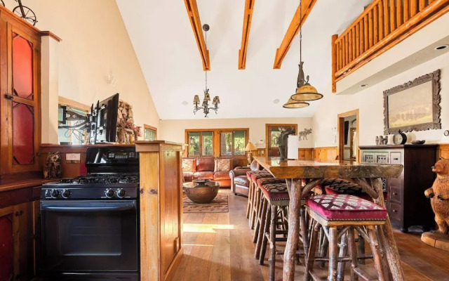 Whispering Pines Walk to Bear Mountain!