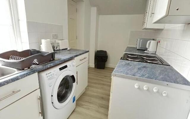 Spacious Flat with River View, 1A