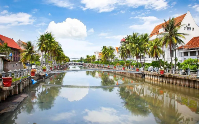 RedDoorz near ITC Mangga Dua