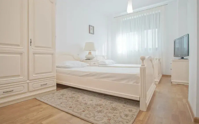 CN2i Luxury Accommodation DM 1