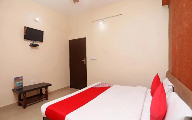 Oyo 17357 Hotel Royal Touch