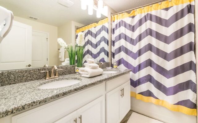 Juliet Circle Circle Villa Story Lake