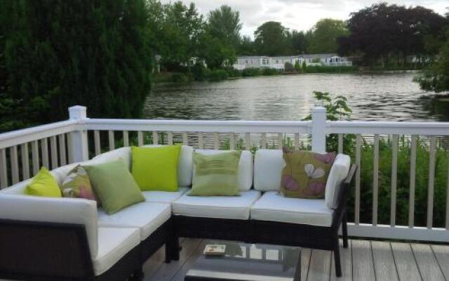 Casa Lago - Luxury lodge with Exclusive lake view - Haggerston castle