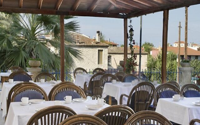 Stratos Hotel