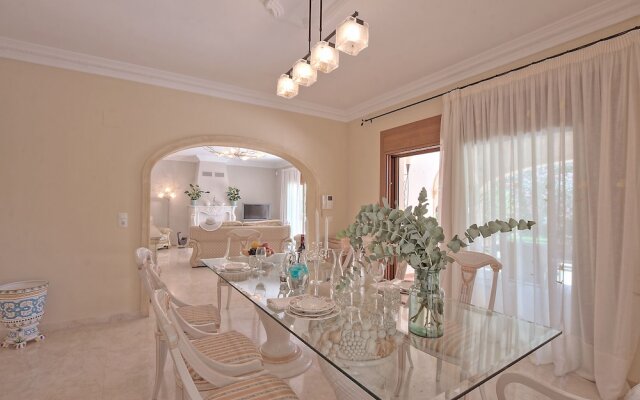 Gorgeous private villa for 10 in Moraira