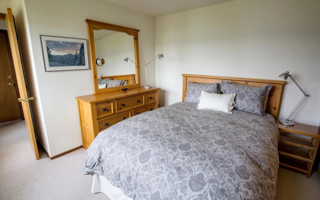 Eagles Perch Lake View Rental Cabin