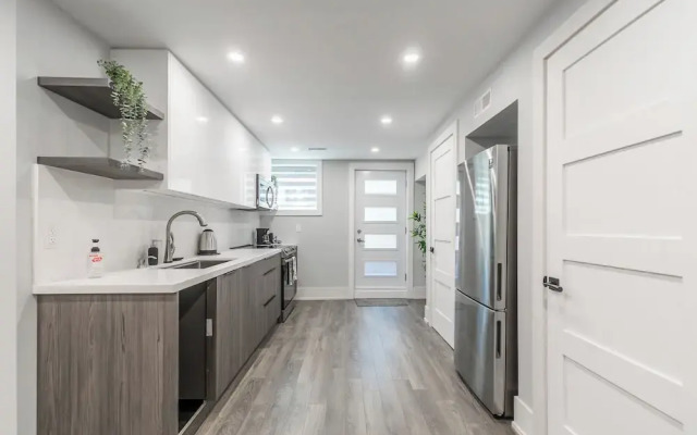 GLOBALSTAY Modern Basement In DT Toronto