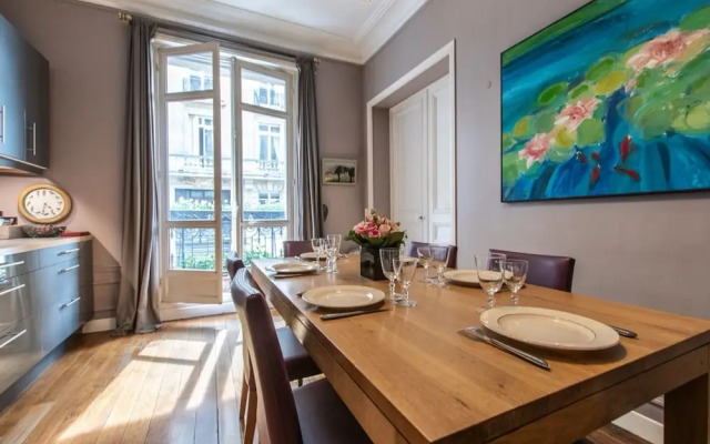 Splendid 5BR Family Apartment - Trocadero