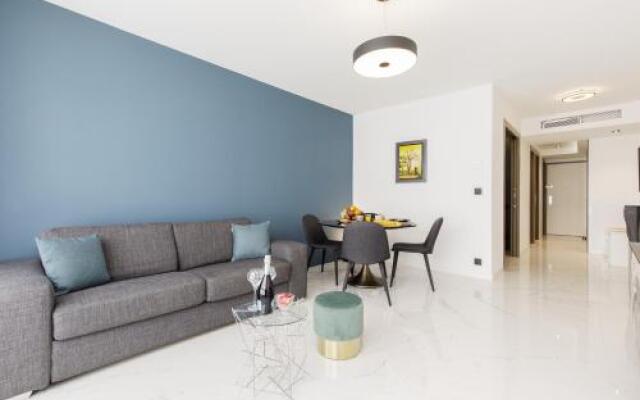 Gray D'Albion 3I7 Yourhosthelper