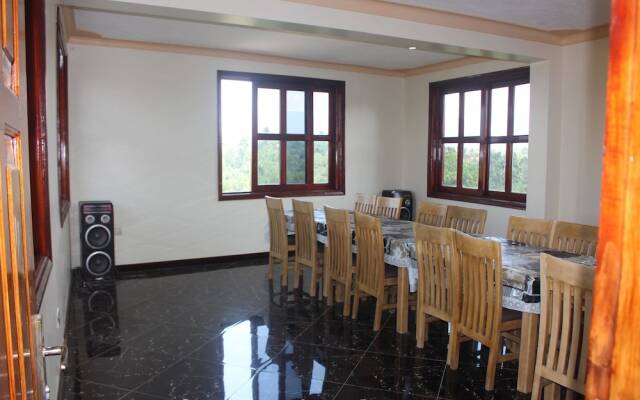 Montane Safaris Hotel