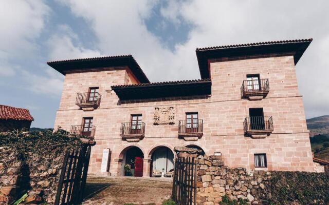 Arha Casona de Carmona (Antiguo Parador de Carmona-Cantabria)