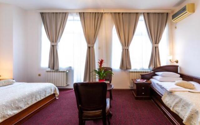 Garni Hotel Royal Crown