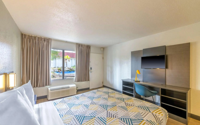 Motel 6 Spring Hill, FL - Weeki Wachee