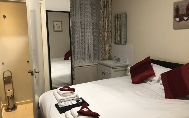 Scarlets Hotel & Jocks Bar