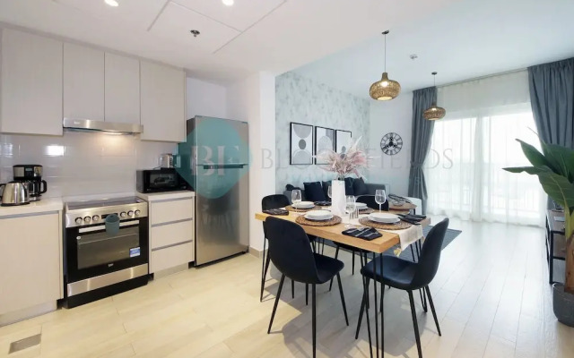 Bloomfields 1BR Canal View in Water Edge