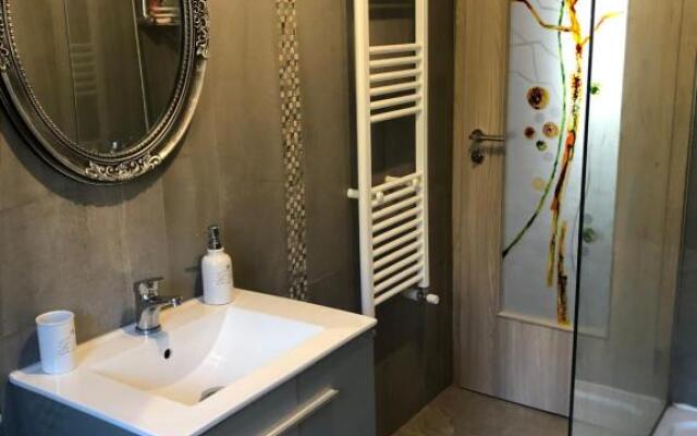 Apartament Andy Busteni 30 m de partie