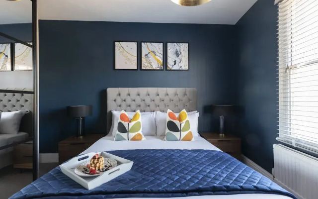 Elliot Oliver - Stunning 6 Bedroom Regency House With Parking