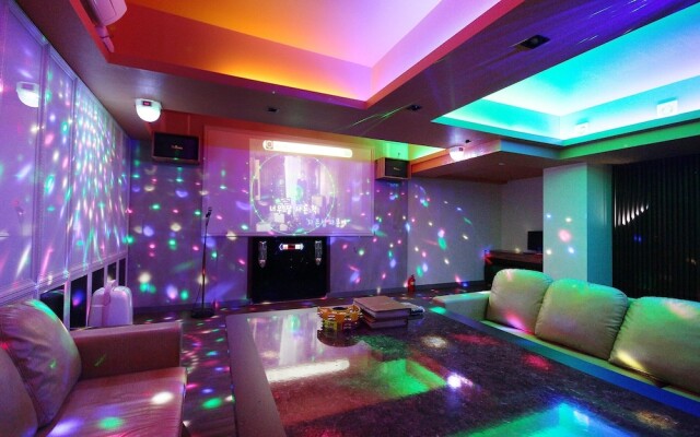 Daegu Dongseong-ro Nana