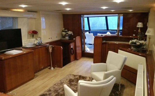 Christina Onassis Yachthotel