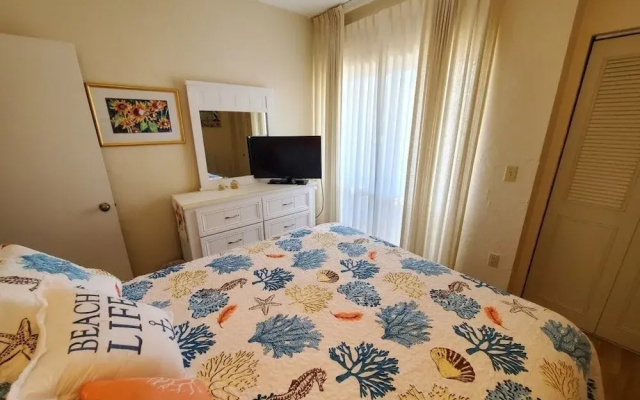 Island House F116 2 Bedroom Condo by RedAwning