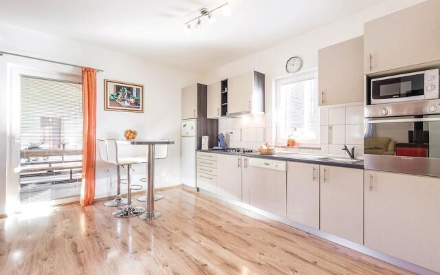 Amazing Home in Jurdani With Wifi and 4 Bedrooms