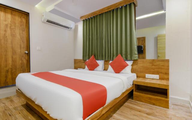 OYO 70998 Hotel Safari Inn