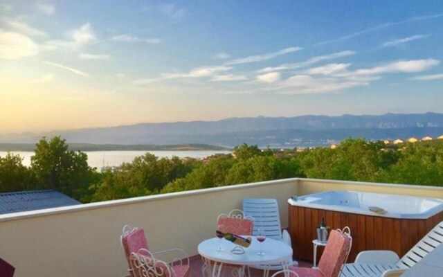 Three-Bedroom Holiday home with Sea View in Klimno