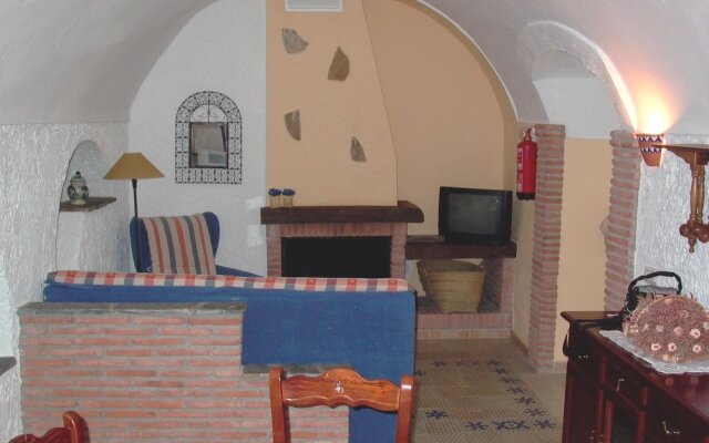 Special Cave House With A Fireplace, Near Sierra Nevada