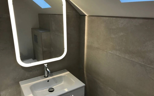 High Specification Coach House, Ebford